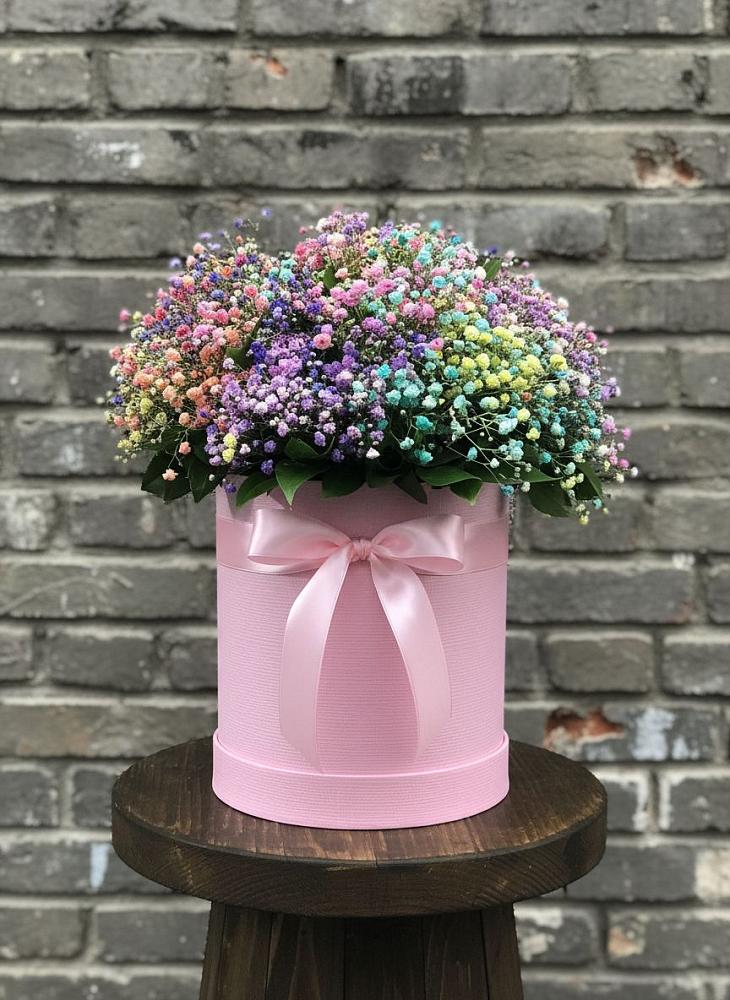 Цветочная композиция из Гипсофила и Розы в шляпной коробке в Чулки-Соколово