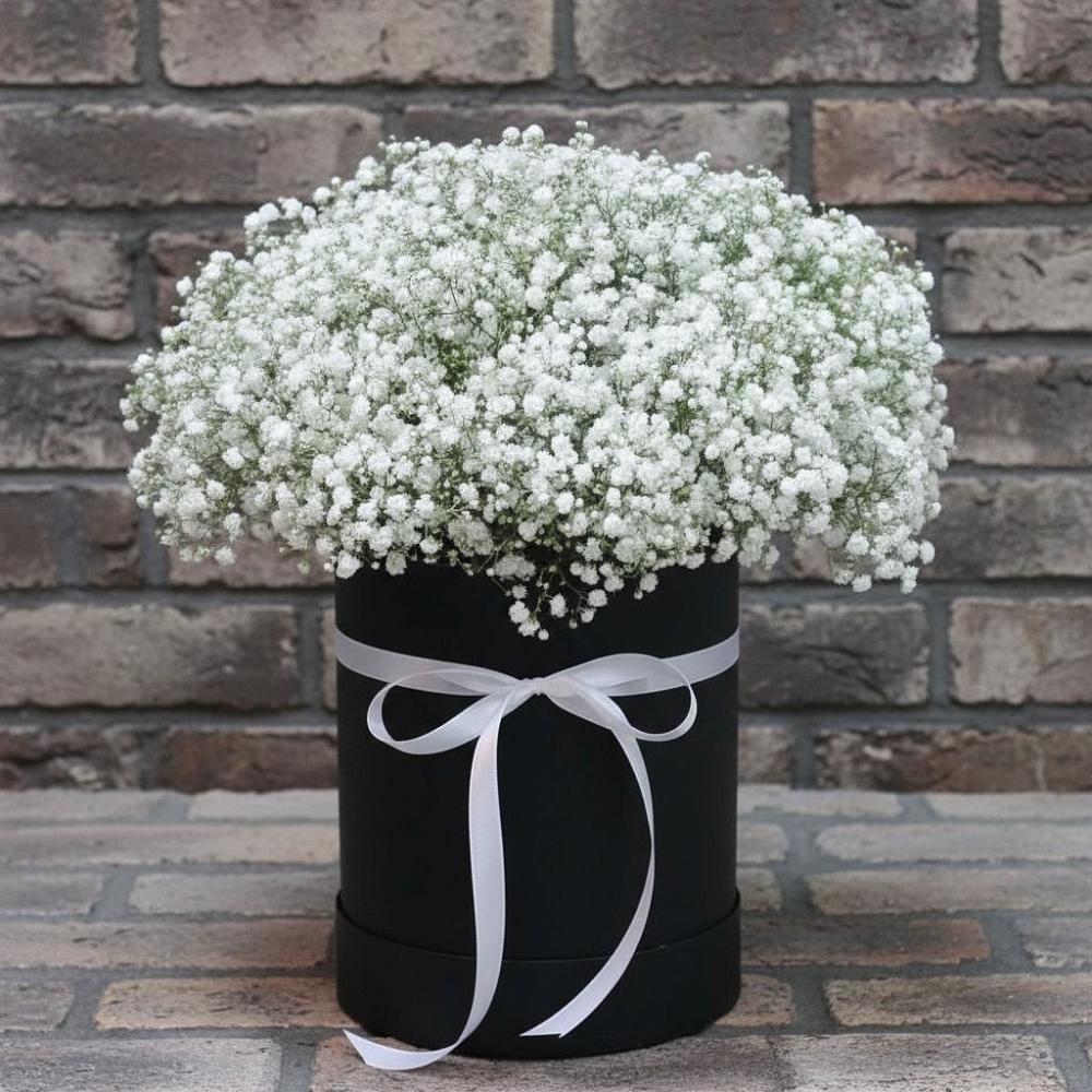 Цветочная композиция из Гипсофила в шляпной коробке в Чулки-Соколово