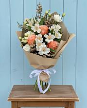 Букет цветов из:  Альстромерии, Лизиантусы, Розы и Хризантемы в Чулки-Соколово