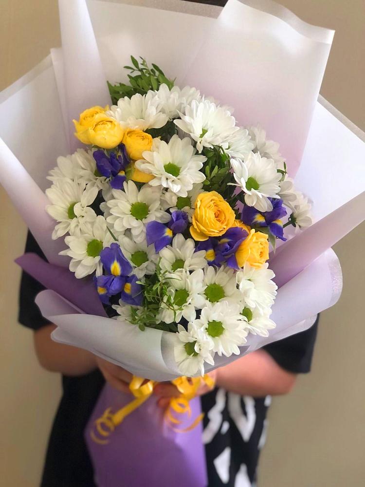 Букет цветов из: Ирисы, Хризантемы и Розы в Чулки-Соколово