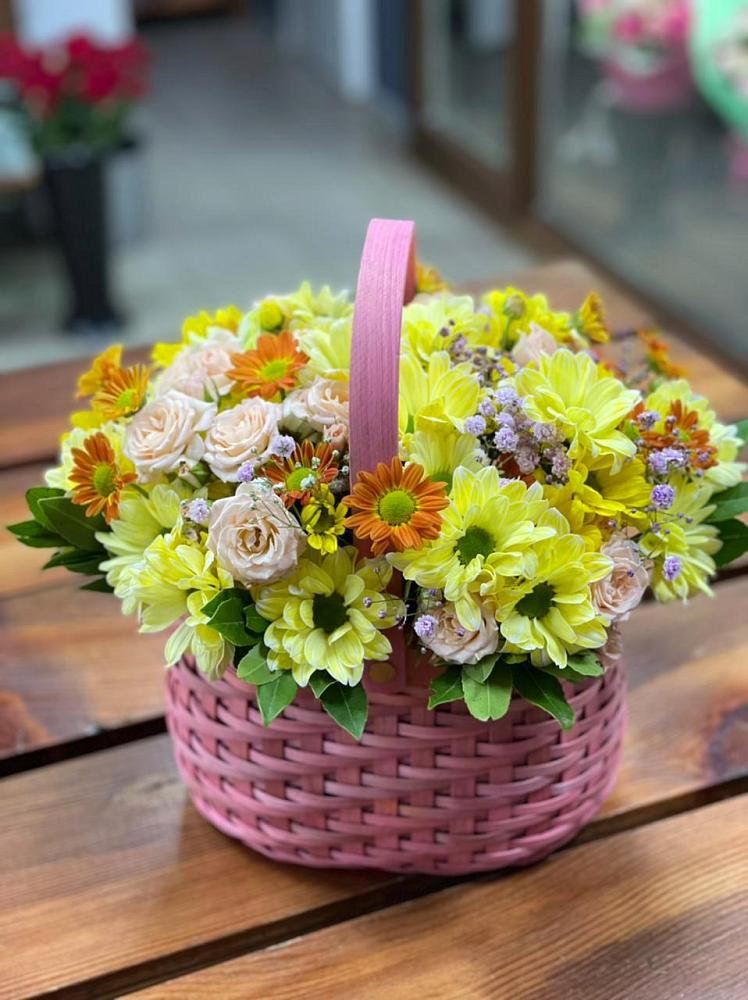 Цветочная композиция из Хризантемы и Розы в корзине в Чулки-Соколово