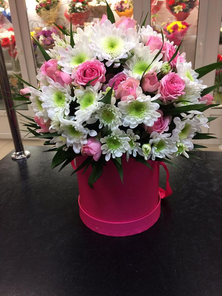 Цветочная композиция из Розы и Хризантемы в шляпной коробке в Чулки-Соколово