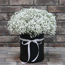 Цветочная композиция из Гипсофила в шляпной коробке в Чулки-Соколово