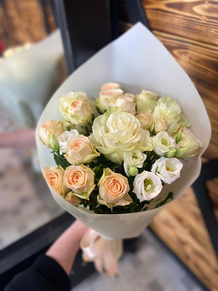 Букет цветов из: Розы и Лизиантусы в Чулки-Соколово